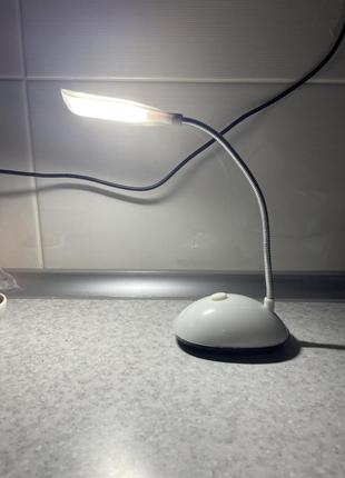 Настільна лампа на батарейках