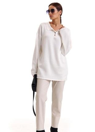 Поло оверсайз молочного цвета, черное