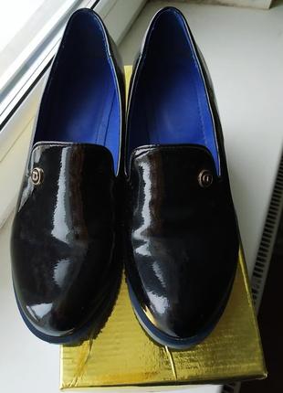 Лаковые туфли/лоферы с синей подошвой (25,5)4 фото