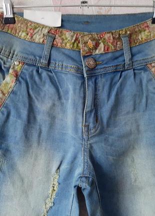 Голубые рваные джинсы высокая посадка с цветочными вставками скини слим2 фото