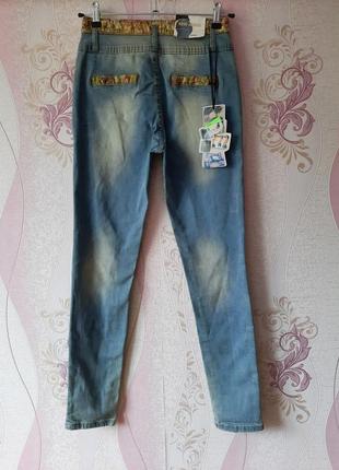 Голубые рваные джинсы высокая посадка с цветочными вставками скини слим4 фото