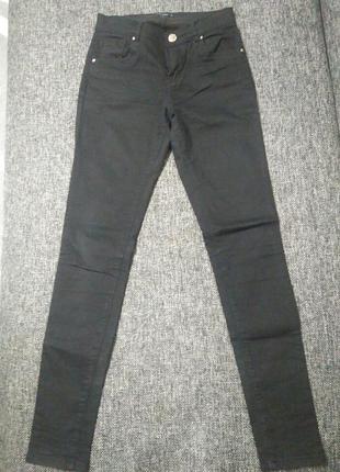 Чорні джинси скіні