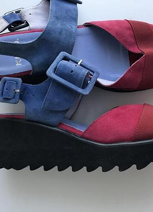 Босоножки кожаные