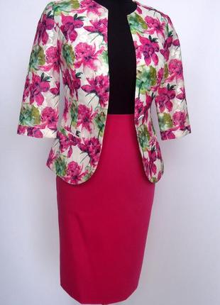 Яскравий костюмчик з весняним настроєм