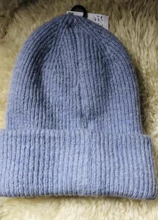Нова осінньо- зимова шапка блакитного кольору
