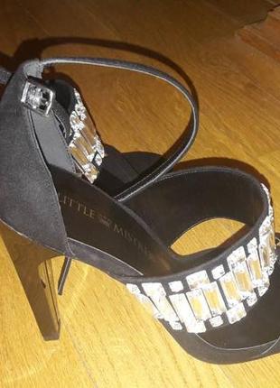 Офігенний гламур. якісні босоніжки на підборах