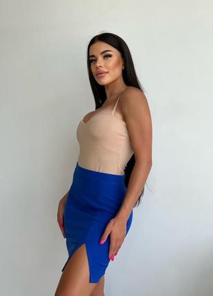 Женская юбка короткая приталенная эффектная молодежная по фигуре с разрезом цвет голубой/електрик размеры 42-482 фото