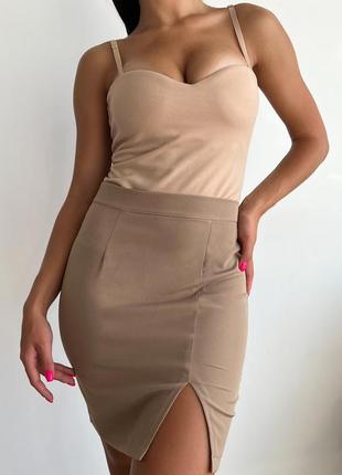 Женская юбка короткая приталенная эффектная молодежная по фигуре с разрезом черный размеры 42-486 фото