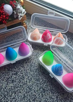 Яркий спонж для макияжа