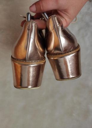 Золоті блискучі натуральні шкіряні черевики туфлі на платформі броги зі шнурівкою балетки aldo9 фото