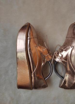Золоті блискучі натуральні шкіряні черевики туфлі на платформі броги зі шнурівкою балетки aldo4 фото