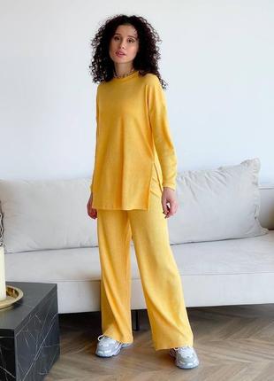 Женский деловой стильный велюр теплый классный классический удобный модный трендовый костюм модный брюки штаны штанишки и кофта желтый
