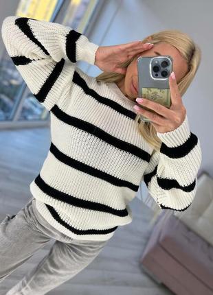 Вязаный женский свитер теплый зимний в полоску белый черный синий лиловый оверсайз ван сайз шерстяной