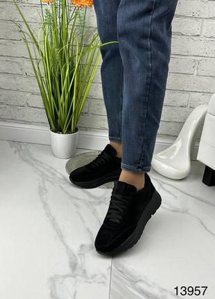 Жіночі чорні замшеві кросівки