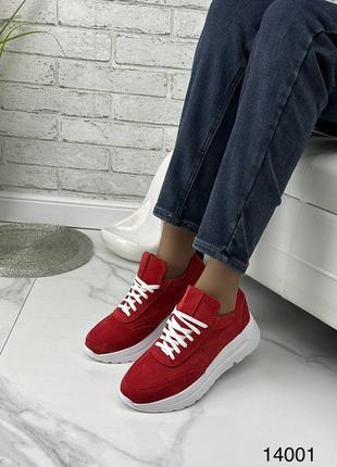Жіночі червоні кросівки