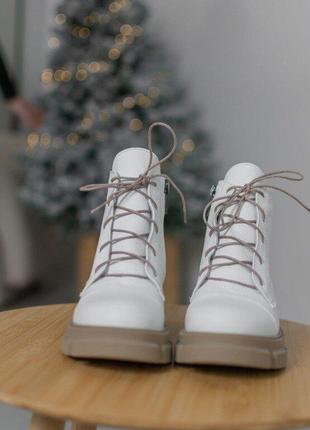 Белые кожаные демисезонные ботинки2 фото