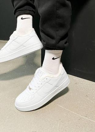 Чоловічі зимові кросівки nike air force white winter білі низькі найк на хутрі шкіряні високі до -30 °c3 фото