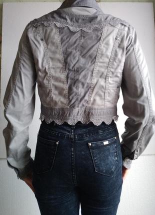 Куртка/вітровка ніжного сірого кольору з мереживом2 фото