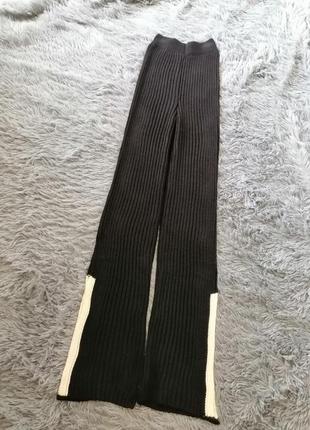 Длинное вязаное брюки палаццо с разрезами по бокам в рубчики по бокам в рубчик с высокой посадкой рез3 фото