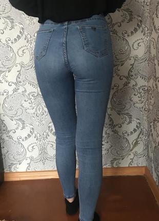 Светлые джинсы (скини)2 фото
