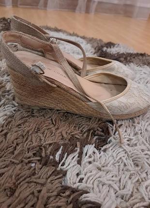 Босоножки new look