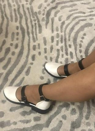 Жіночі шкіряні білі закриті туфлі босоніжки на низькому ходу із застібкою на щиколотці, 38-39р8 фото