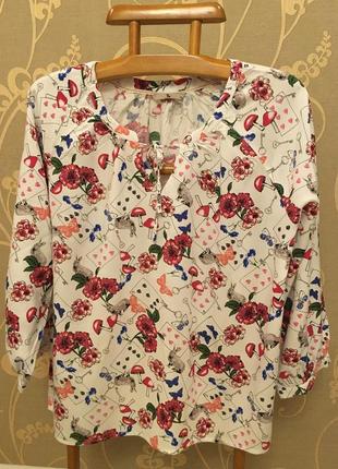 Дуже красива та стильна брендова блузка в малюнках.100% віскоза.