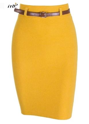 Горчичная юбка- карандаш с ремешком р.101 фото