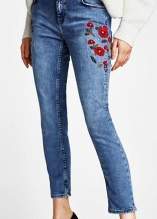 Дуже яскраві джинси від зара. квітковий принт.zara jeans. with floral embroidery .2 фото