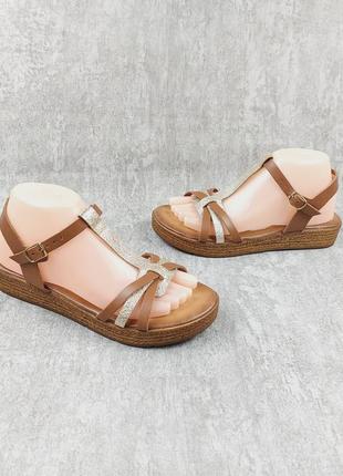 Босоніжки clarks