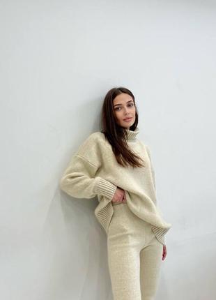 Базовый теплый костюм - длинный объемный свитер оверсайз и плотные теплые лосины2 фото