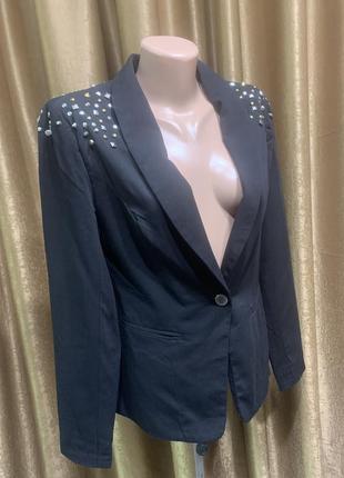 Пиджак cero moda с заклёпками на плечах, италия цвет - чёрный размер 38/ m2 фото