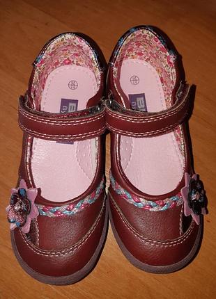 Туфлі, черевички