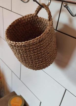 Подвесная корзина из джута. вязаная круглая корзинка.