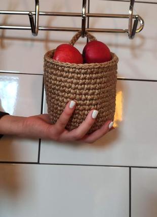Подвесная корзина из джута. вязаная круглая корзинка.
