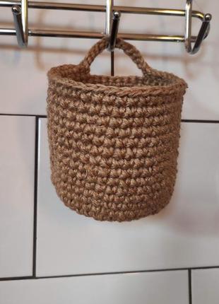 Подвесная корзина из джута. вязаная круглая корзинка.