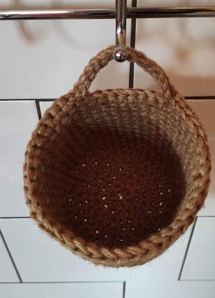 Подвесная корзина из джута. вязаная круглая корзинка.