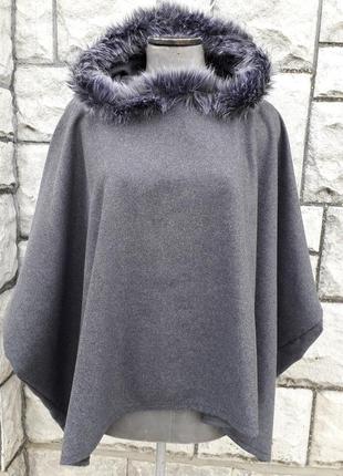 Актуальні сіре пончо із капішоном