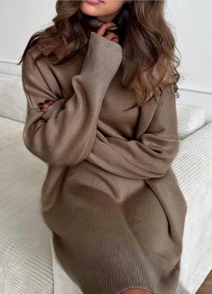 Базовое теплое платье свободного кроя из теплой и качественной ткани, которая очень...