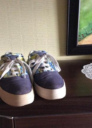 Замшеві кросівки