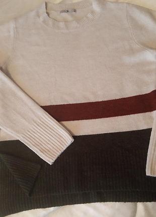 Светр молочного кольору від tu !