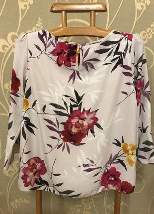 Нереальной красоты брендовая блузка в цветах.2 фото