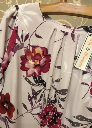 Нереальной красоты брендовая блузка в цветах.4 фото