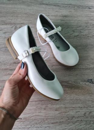 Нарядные туфли белые подростковые на девочку indigo