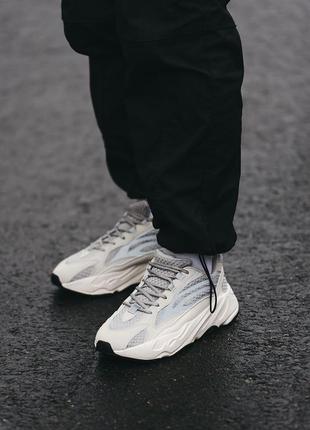 Кроссовки adidas yeezy boost 700 v2 white grey3 фото