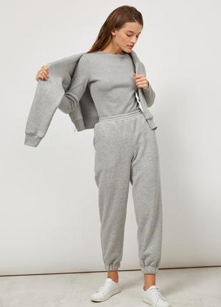 Сірі спортивні штани на флісі h&m джеггери серые штаны на резинке джогеры
