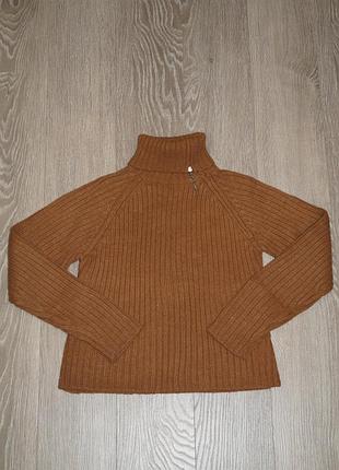 Жіночий светр з коміром