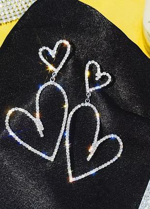 Сережки сережки кільця у формі серця камінням гвоздики хіт тренд у стилі 90 х і 2000х серце серця