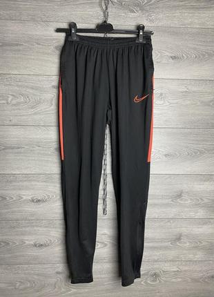 Спортивные штаны nike