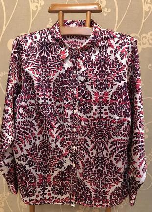 Очень красивая и стильная брендовая блузка в цветах.